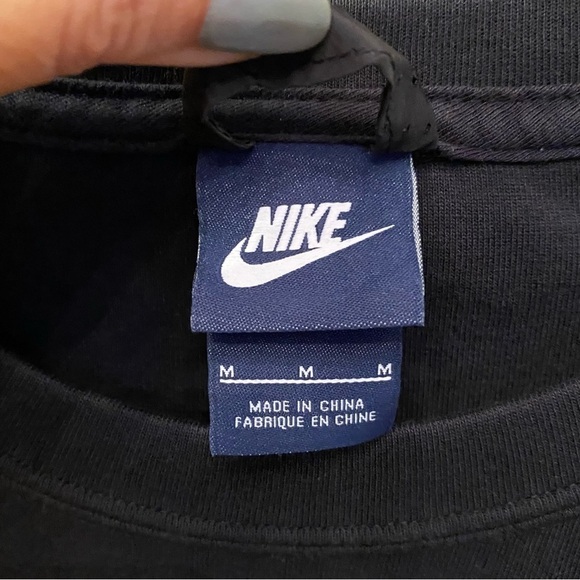 NIKE Women Black FCB Personalized ‘Lisa’ Sweatshirt Size Medium - Picture 6 of 8